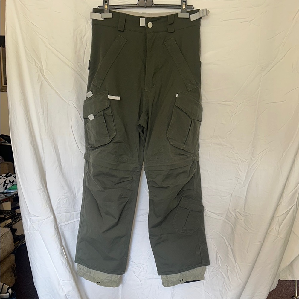 Men’s Olive Green Insulated Snowboarding Cargo Pants/Shorts. Analog. Size XS.